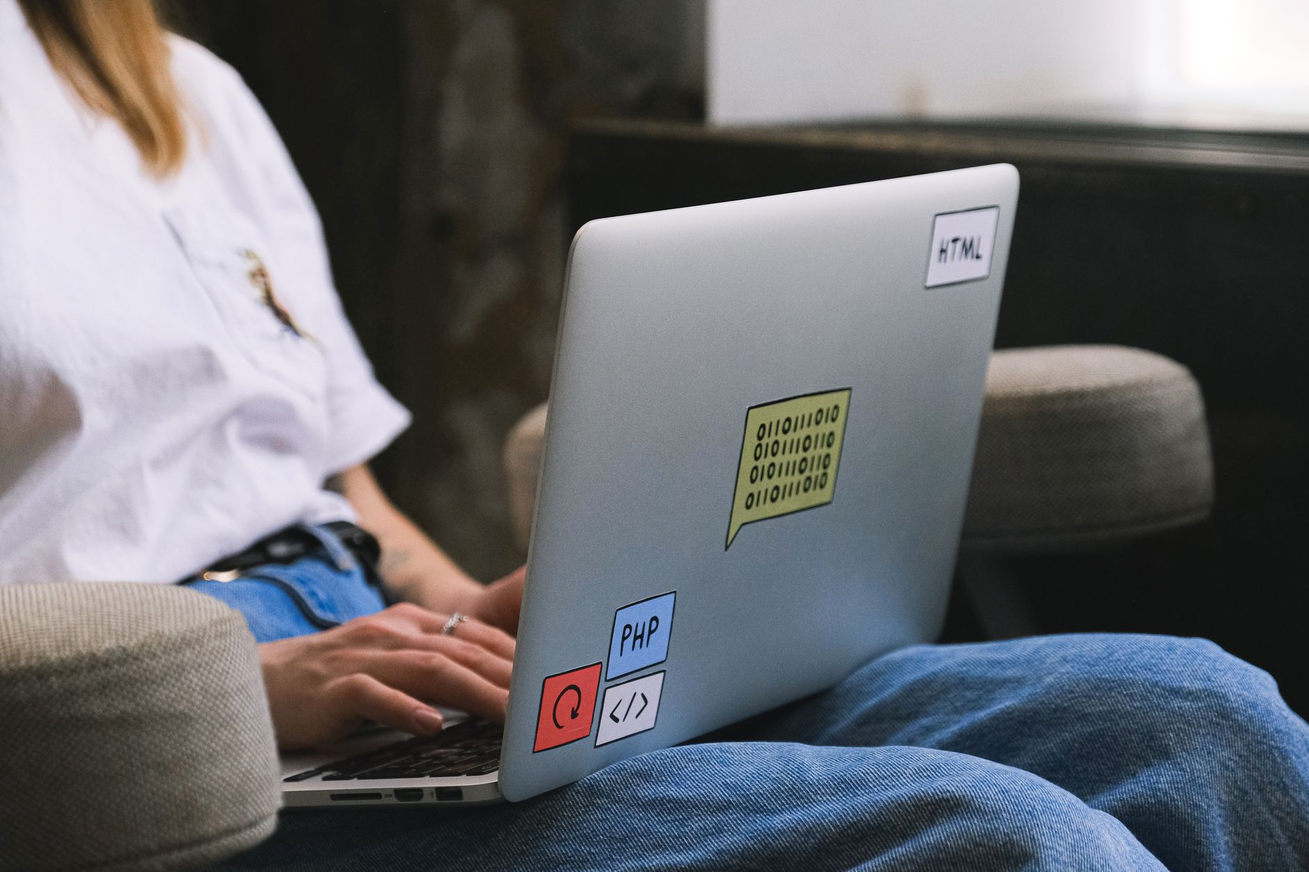 Wat is vibe coding? Uitleg en voorbeelden — praktische AI-gids voor Nederlandse MKB-bedrijven
